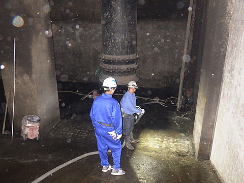 耐震工事を行っている下水処理場の内部に入り見学しました。