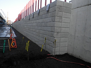 Fランプ 保護壁工　パネル設置